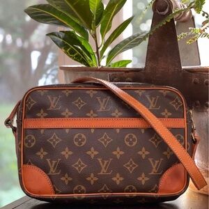 1987 Louis Vuitton Trocadero 27 Crossbody Monogram Bag